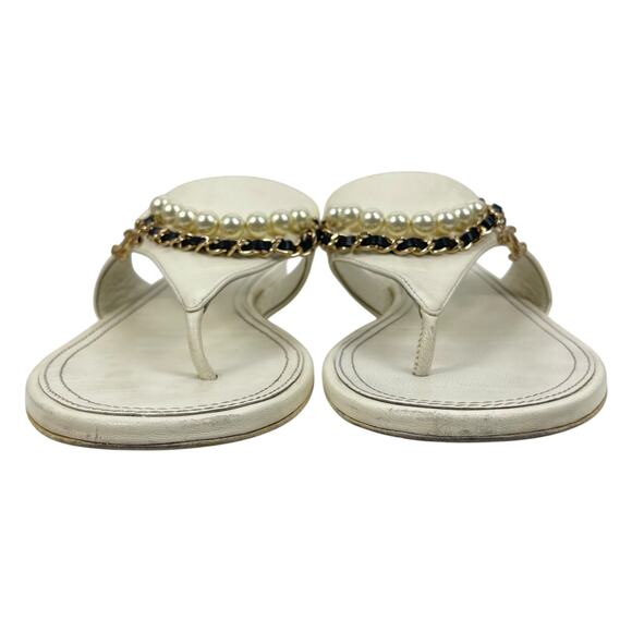 Chanel Pearl & Chain CC Logo Embellished Thong Sandal White Size 40 - Picture 3 of 14